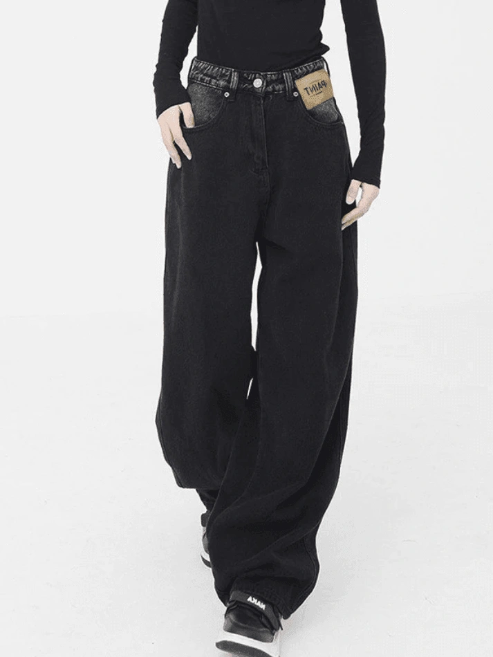 Czarne jeansy boyfriend vintage: Powrót do klasyki w odcieniach retro. Twój must-have!